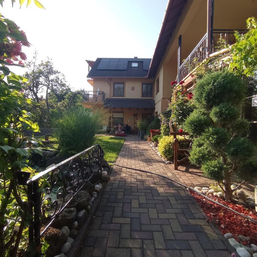 Rozsa Apartman Alsóörs المظهر الخارجي الصورة