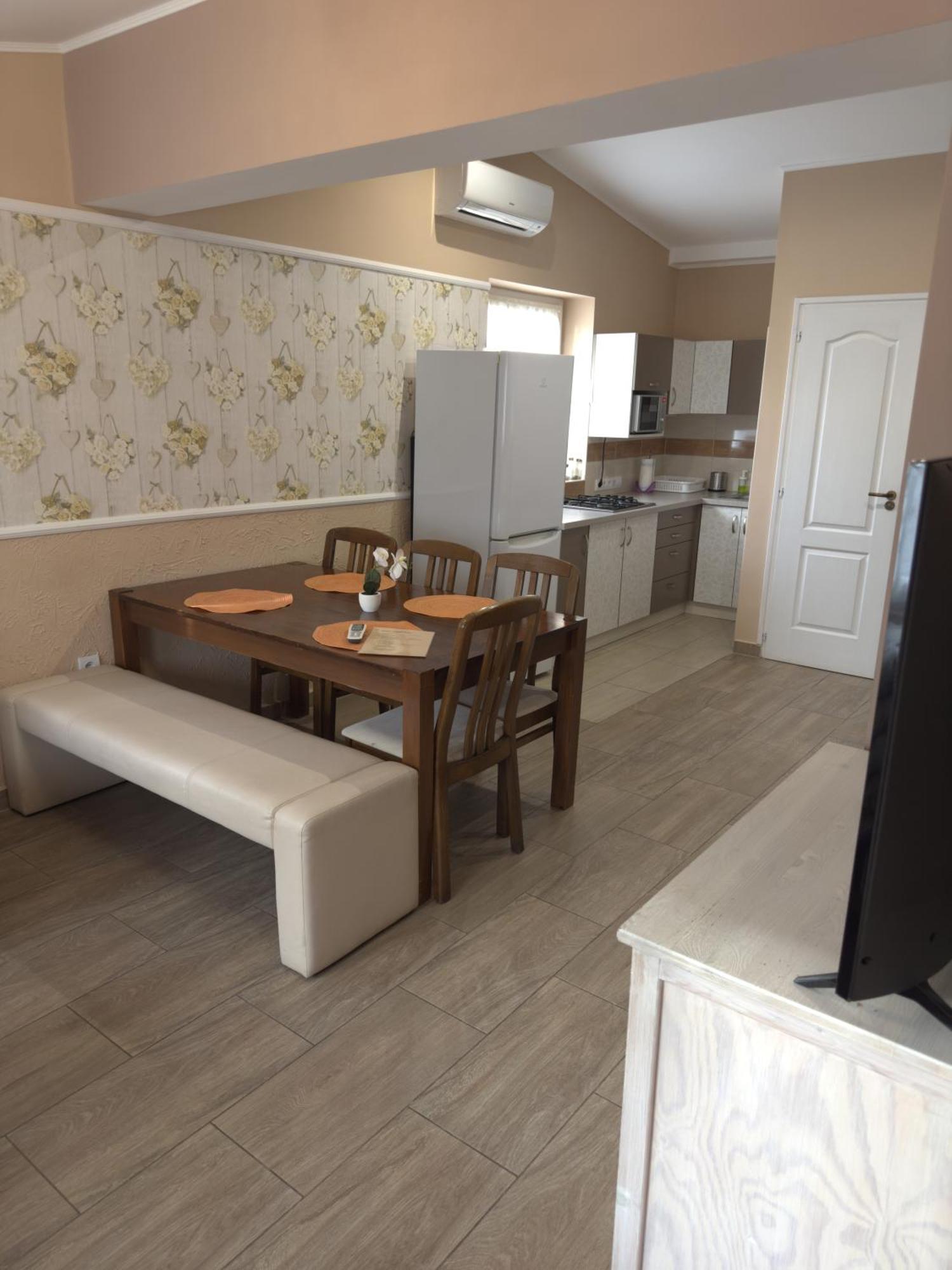 Rozsa Apartman Alsóörs الغرفة الصورة