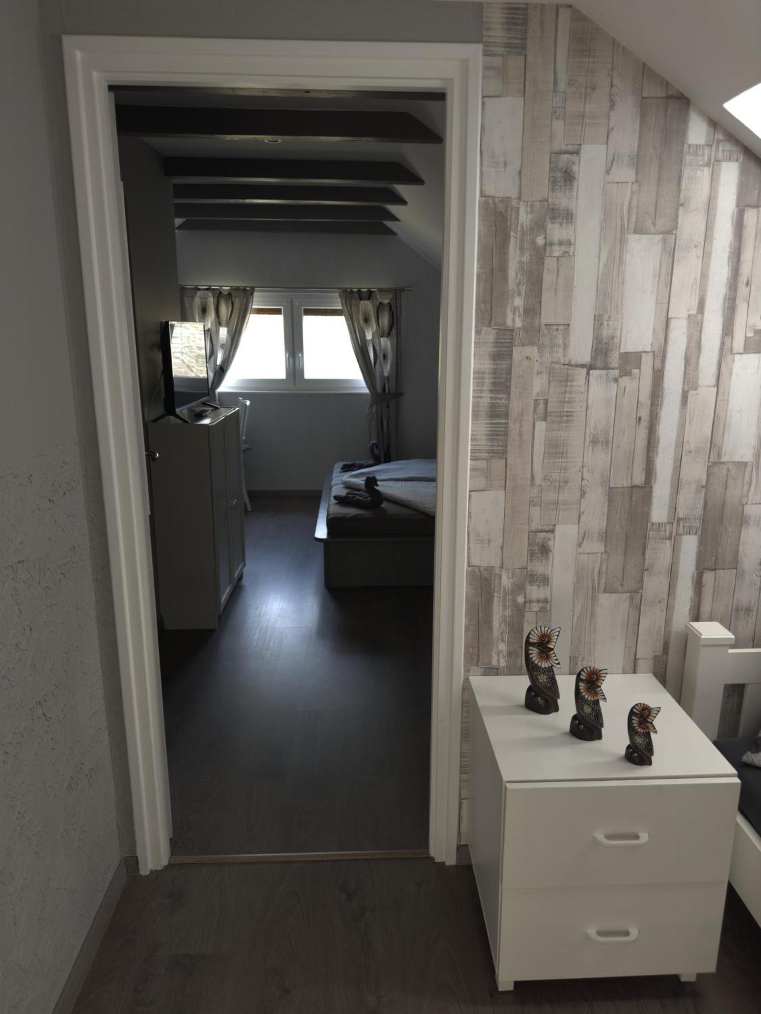 Rozsa Apartman Alsóörs الغرفة الصورة