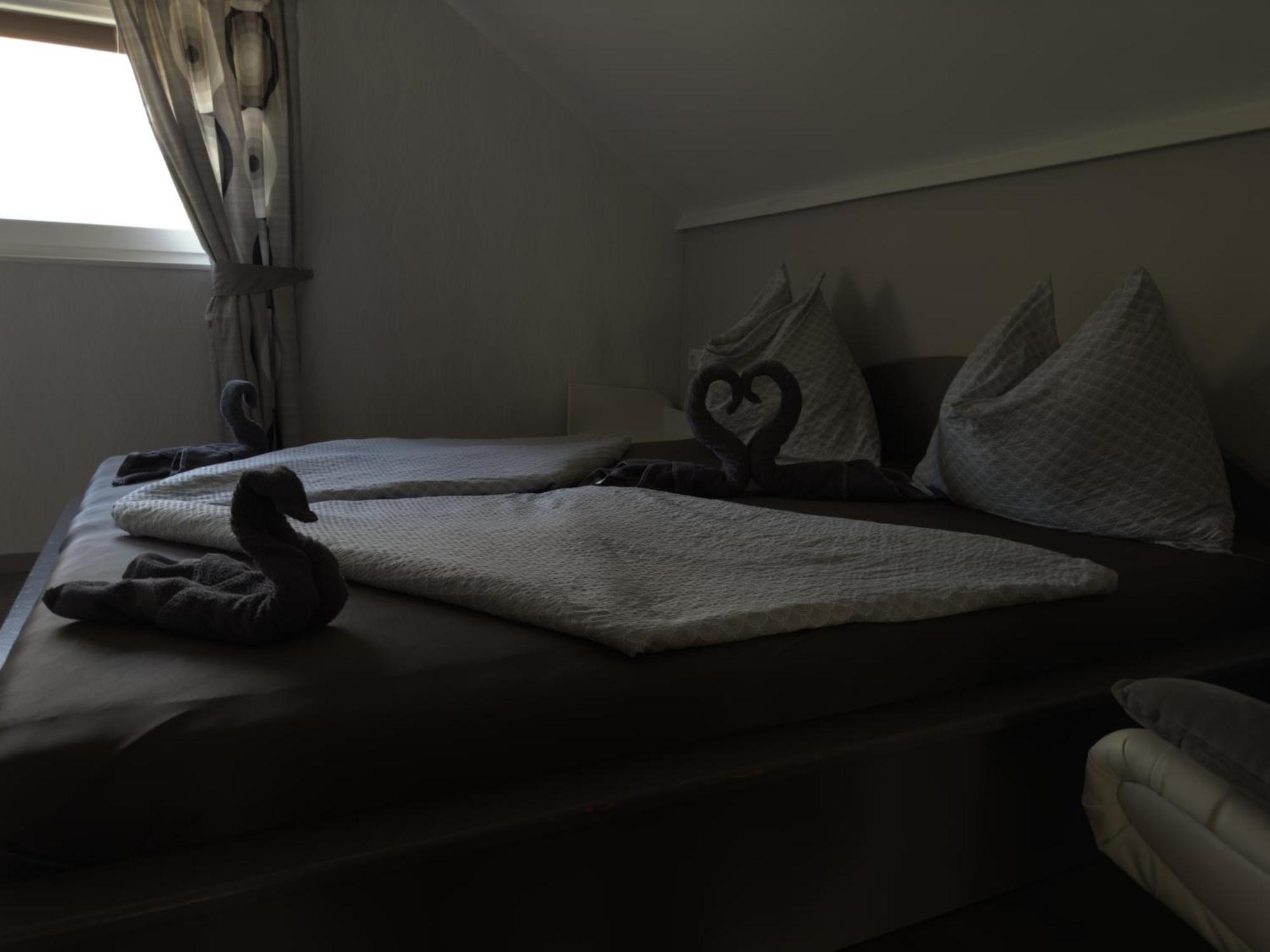 Rozsa Apartman Alsóörs الغرفة الصورة