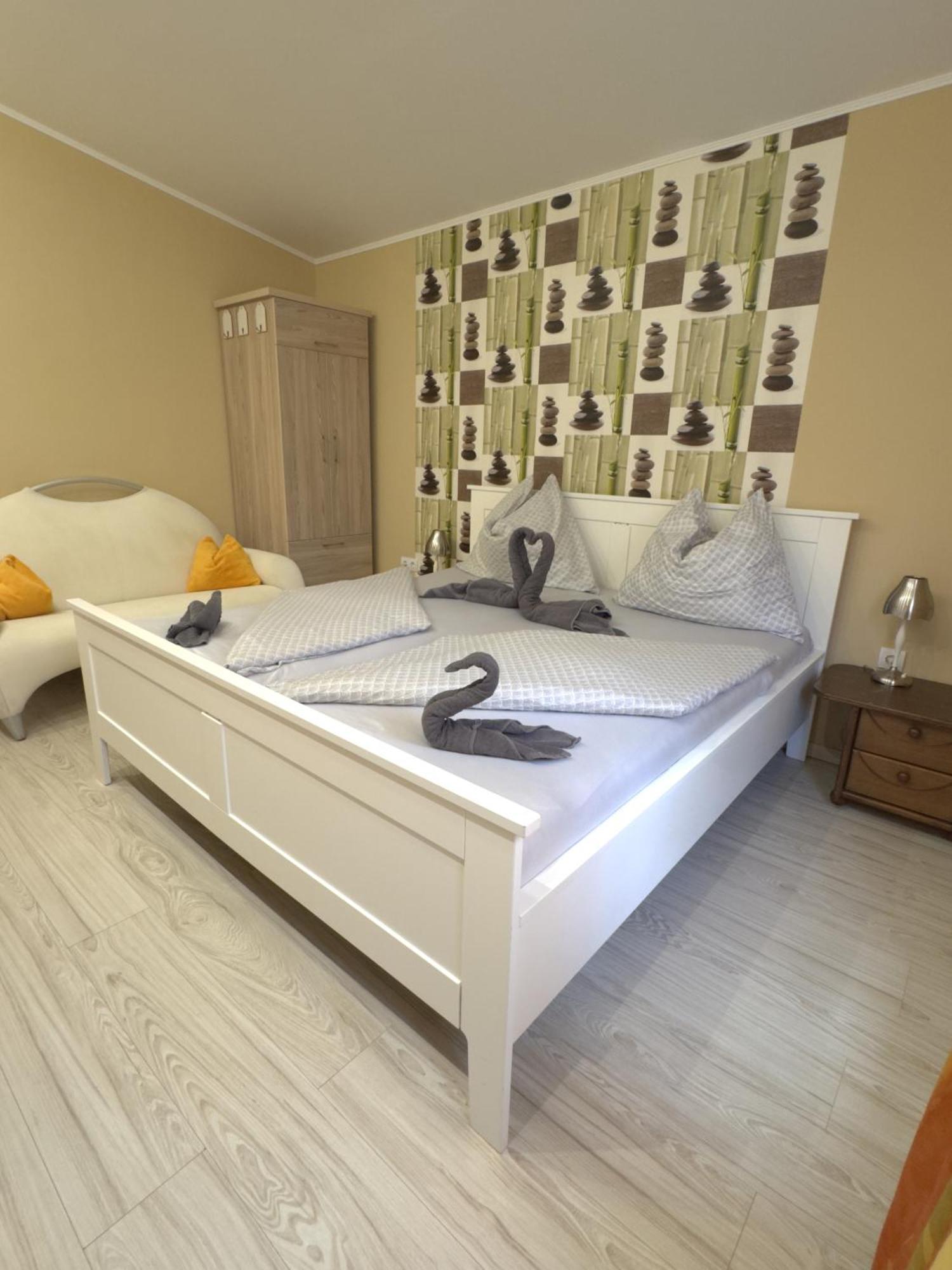 Rozsa Apartman Alsóörs الغرفة الصورة