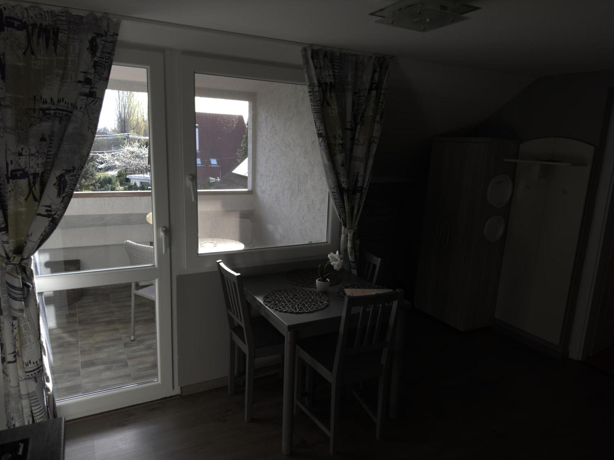 Rozsa Apartman Alsóörs الغرفة الصورة