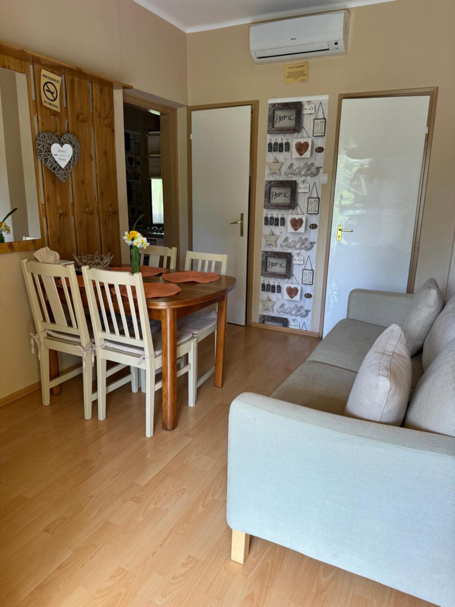 Rozsa Apartman Alsóörs المظهر الخارجي الصورة