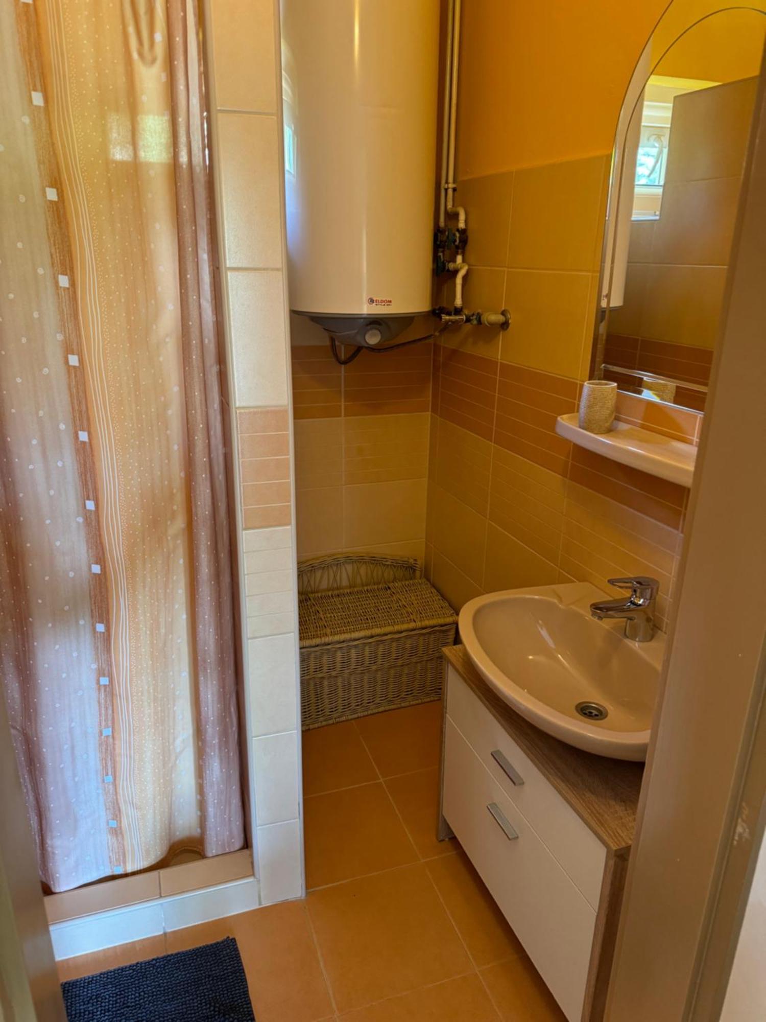 Rozsa Apartman Alsóörs الغرفة الصورة