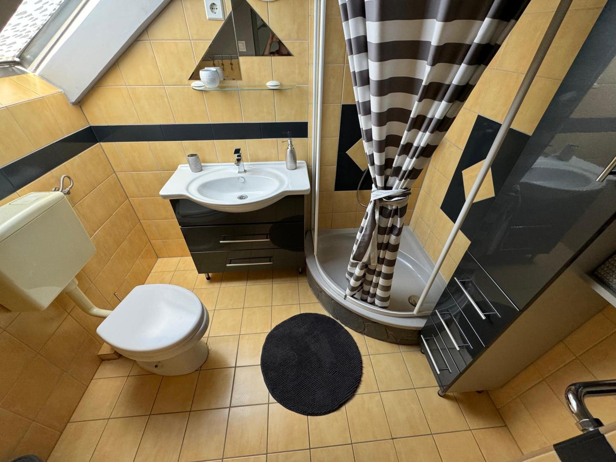 Rozsa Apartman Alsóörs الغرفة الصورة