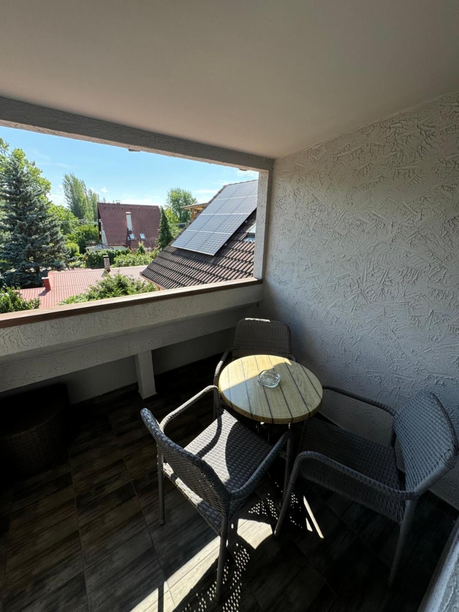 Rozsa Apartman Alsóörs الغرفة الصورة