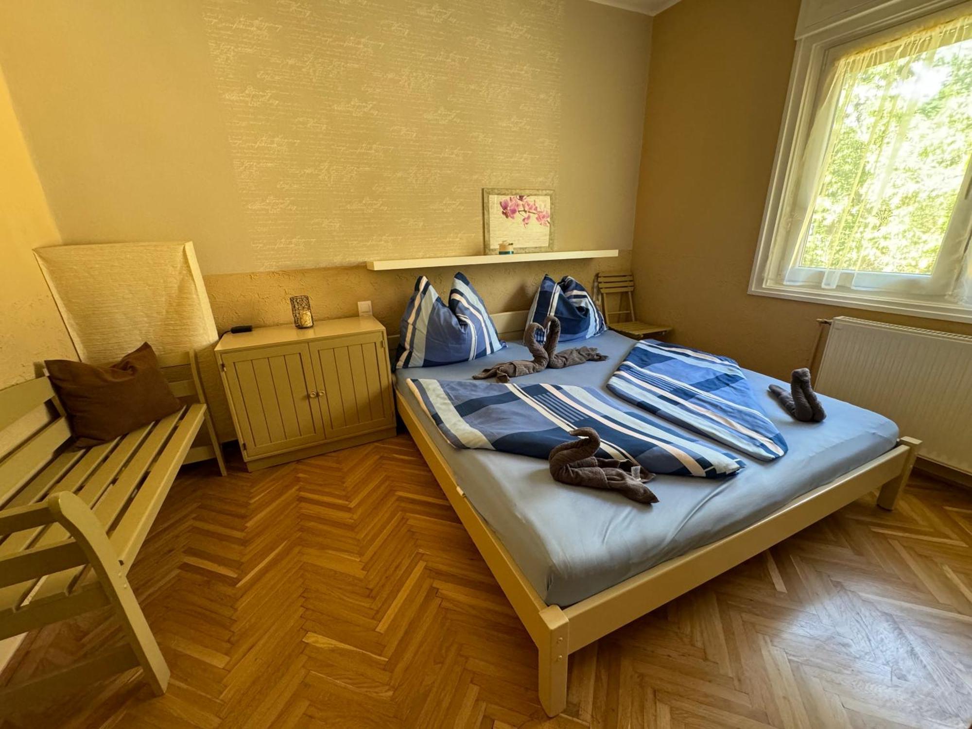 Rozsa Apartman Alsóörs الغرفة الصورة